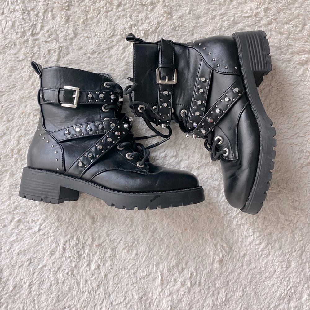 Rocker boots with studs